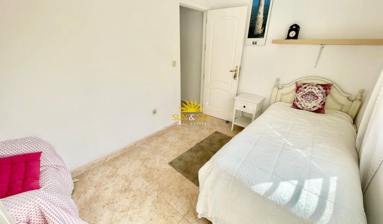 3 soveværelse Lejlighed til leje i Cabo de Palos med swimmingpool garage - € 900 (Ref: 9968855)