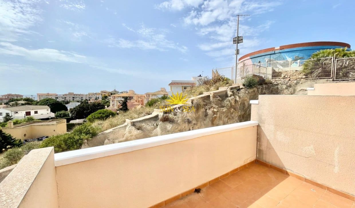 3 soveværelse Lejlighed til leje i Cabo de Palos med swimmingpool garage - € 900 (Ref: 9968855)