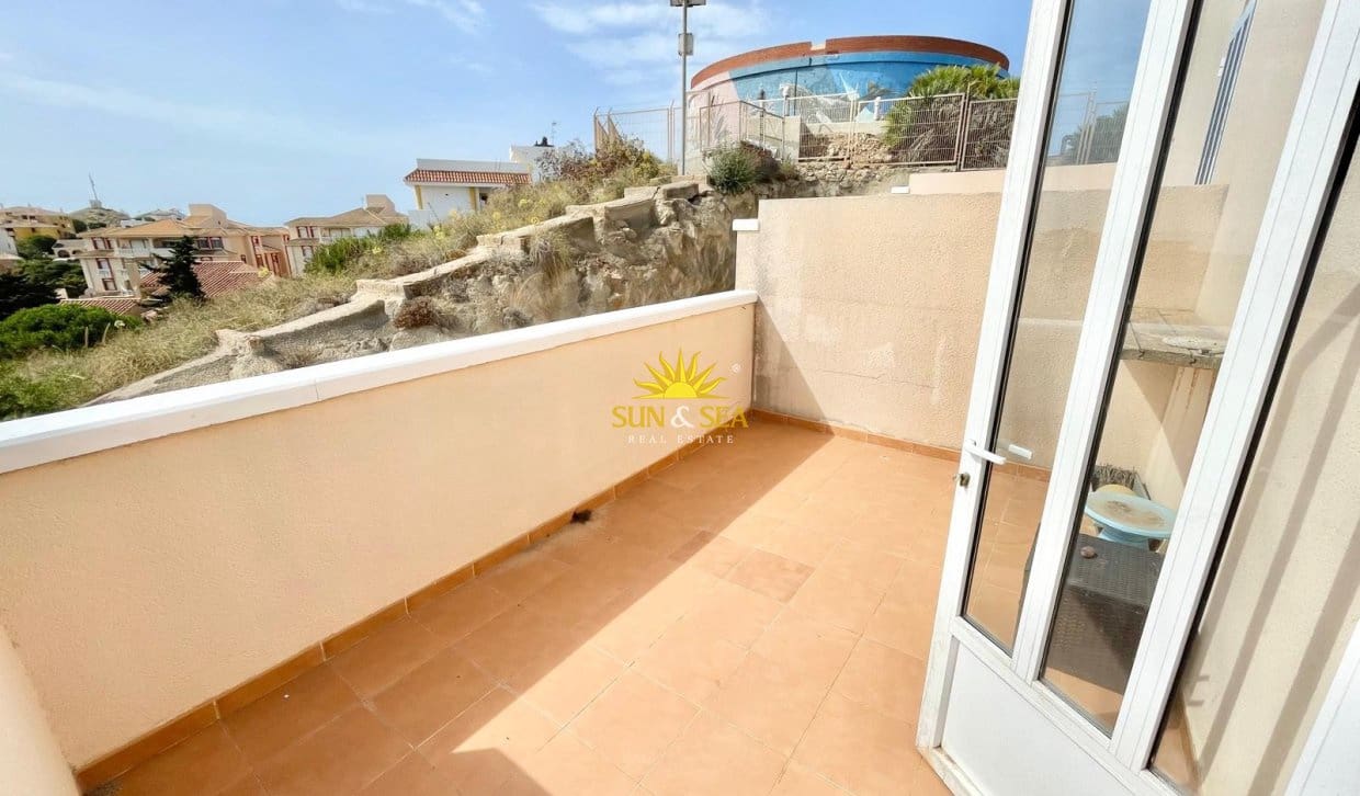 3 soveværelse Lejlighed til leje i Cabo de Palos med swimmingpool garage - € 900 (Ref: 9968855)