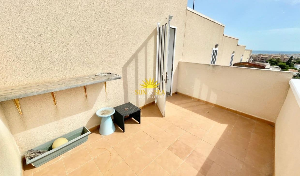 3 soveværelse Lejlighed til leje i Cabo de Palos med swimmingpool garage - € 900 (Ref: 9968855)