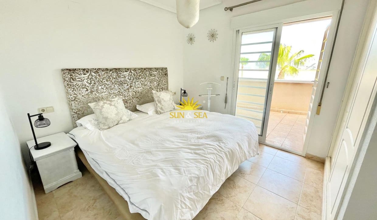 3 soveværelse Lejlighed til leje i Cabo de Palos med swimmingpool garage - € 900 (Ref: 9968855)