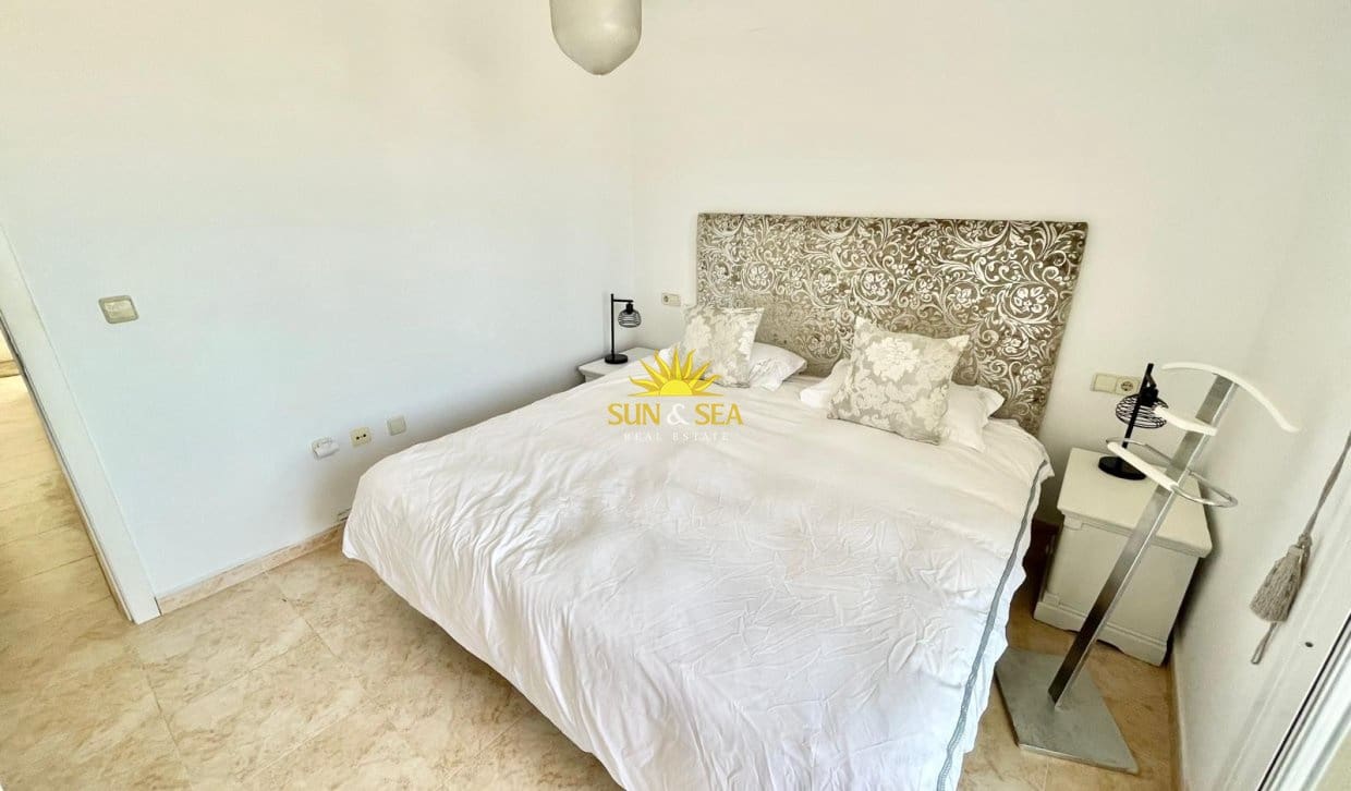 3 soveværelse Lejlighed til leje i Cabo de Palos med swimmingpool garage - € 900 (Ref: 9968855)