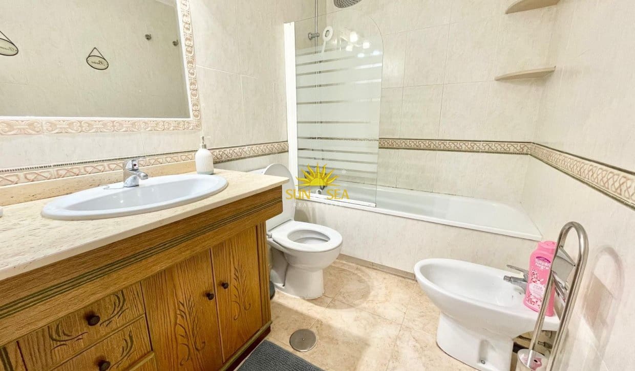 3 soveværelse Lejlighed til leje i Cabo de Palos med swimmingpool garage - € 900 (Ref: 9968855)