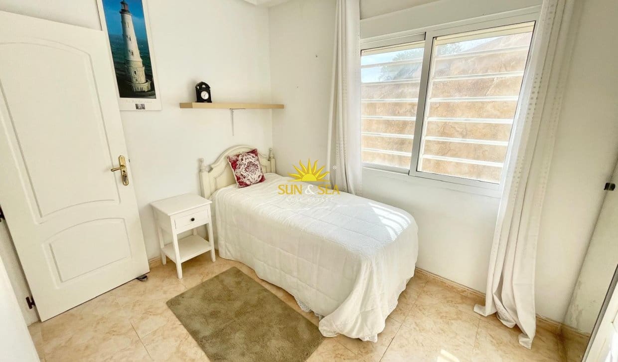 3 soveværelse Lejlighed til leje i Cabo de Palos med swimmingpool garage - € 900 (Ref: 9968855)