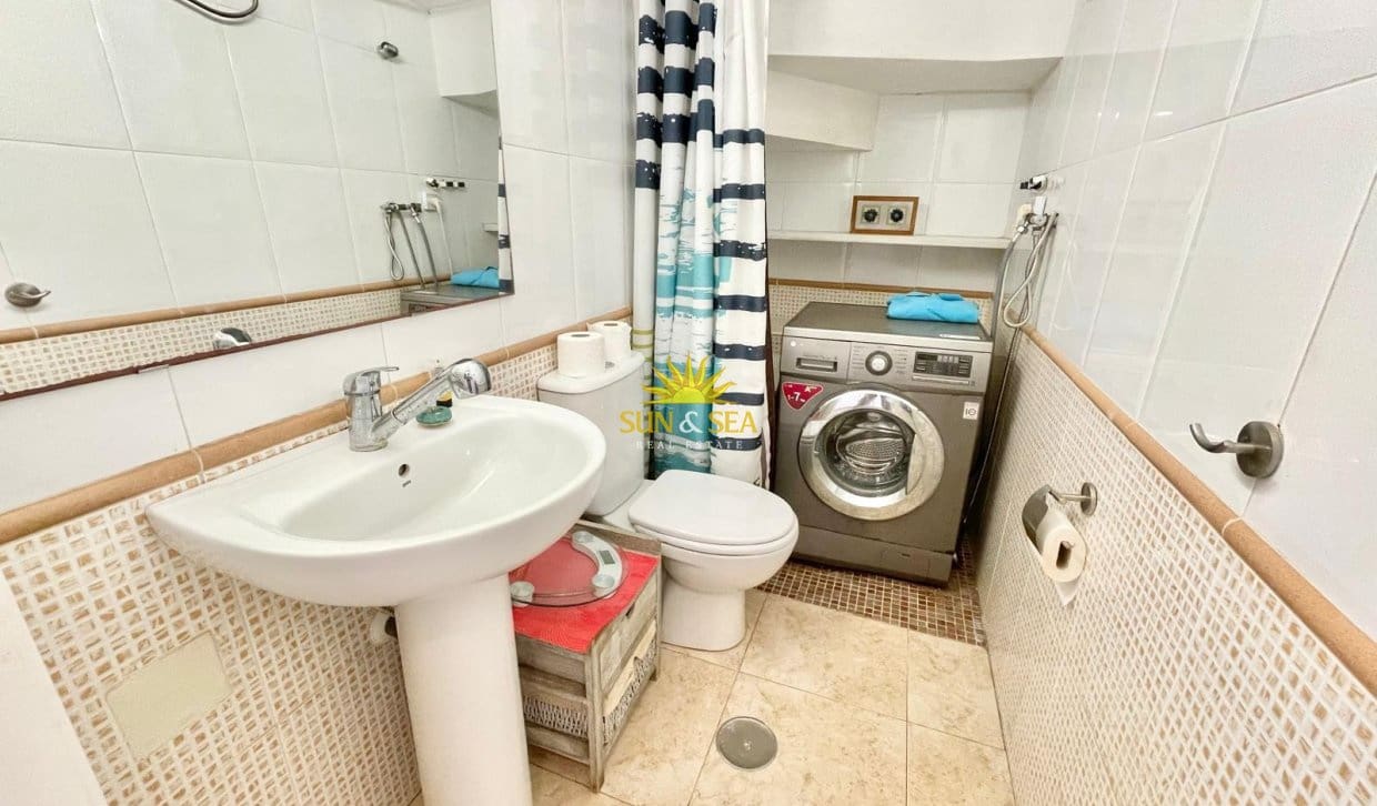 3 soveværelse Lejlighed til leje i Cabo de Palos med swimmingpool garage - € 900 (Ref: 9968855)