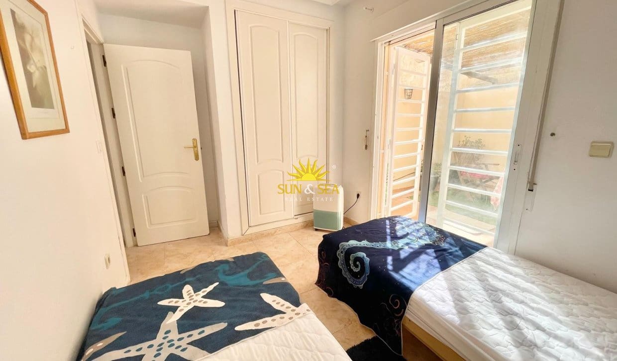 3 soveværelse Lejlighed til leje i Cabo de Palos med swimmingpool garage - € 900 (Ref: 9968855)