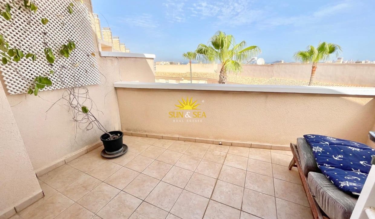 3 soveværelse Lejlighed til leje i Cabo de Palos med swimmingpool garage - € 900 (Ref: 9968855)