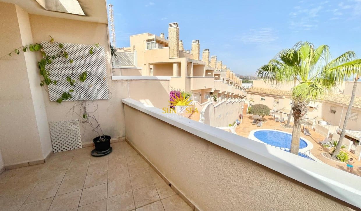 3 soveværelse Lejlighed til leje i Cabo de Palos med swimmingpool garage - € 900 (Ref: 9968855)