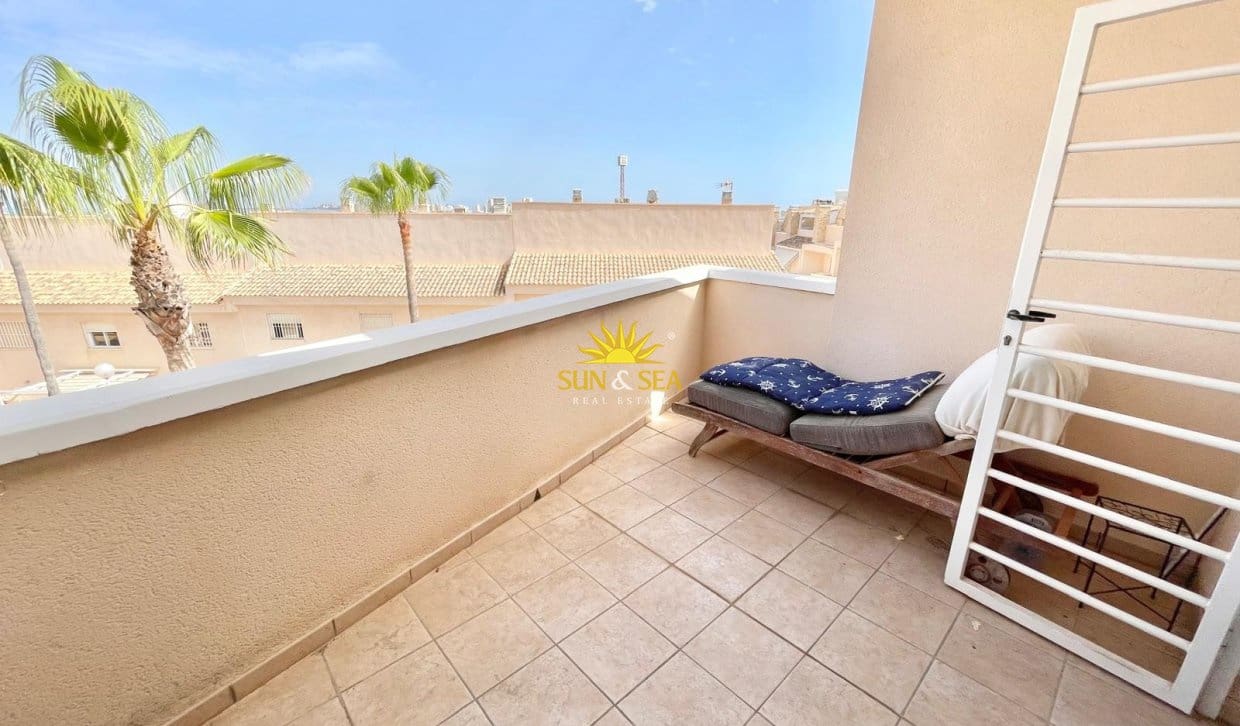 3 soveværelse Lejlighed til leje i Cabo de Palos med swimmingpool garage - € 900 (Ref: 9968855)