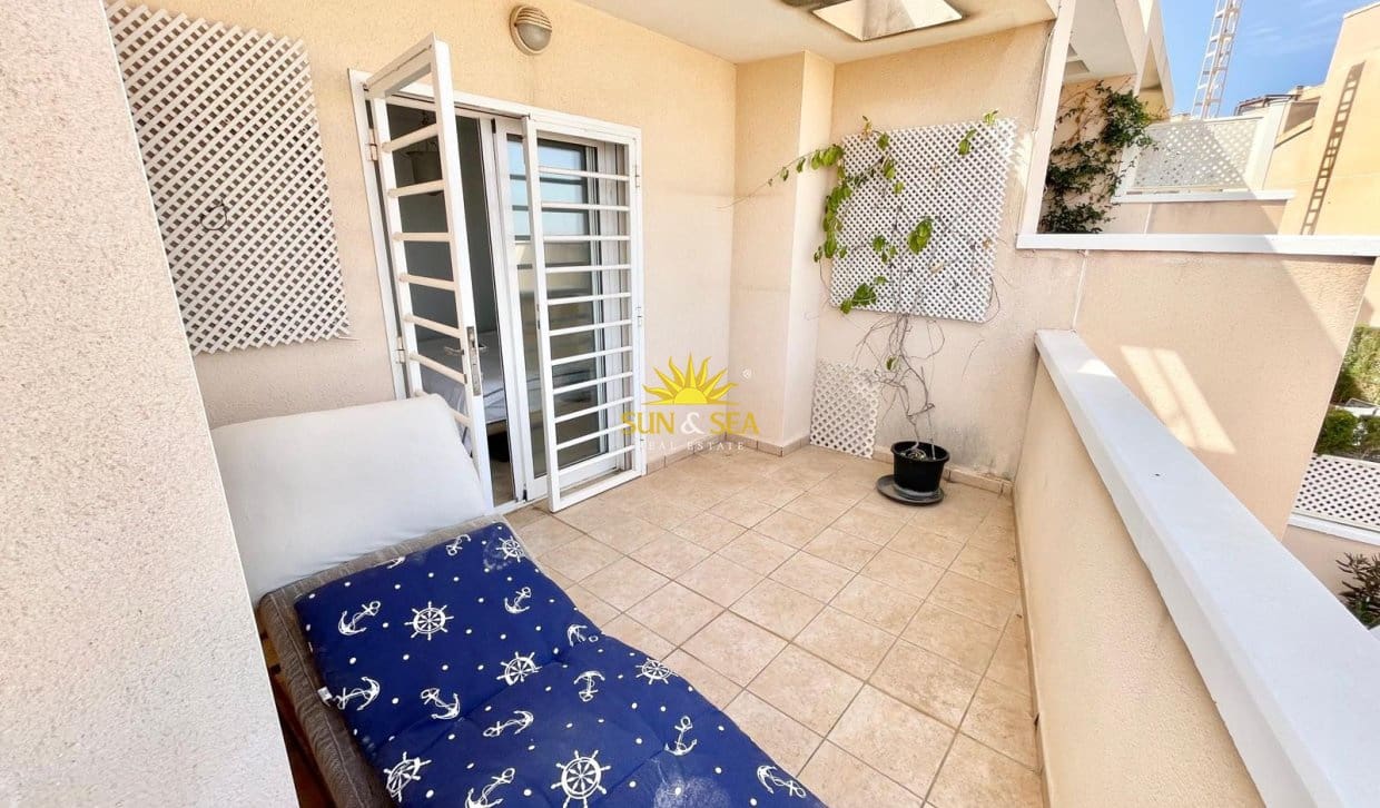 3 soveværelse Lejlighed til leje i Cabo de Palos med swimmingpool garage - € 900 (Ref: 9968855)
