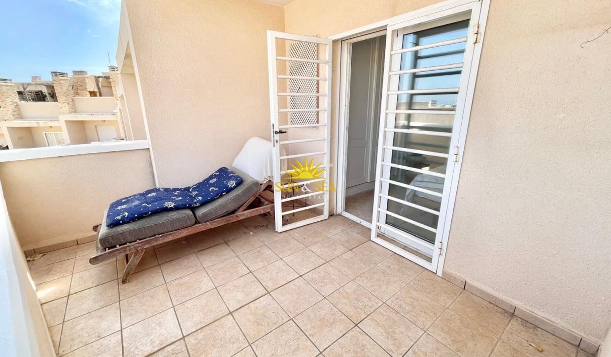 3 soveværelse Lejlighed til leje i Cabo de Palos med swimmingpool garage - € 900 (Ref: 9968855)