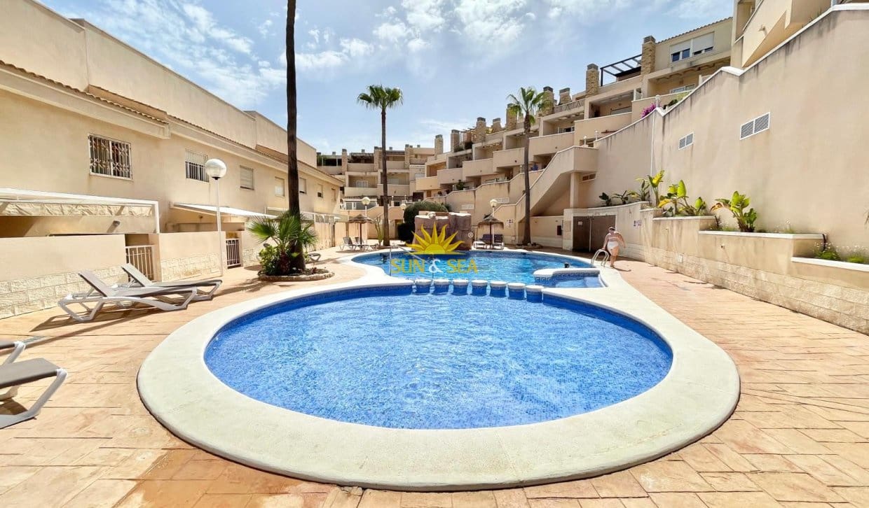 3 soveværelse Lejlighed til leje i Cabo de Palos med swimmingpool garage - € 900 (Ref: 9968855)