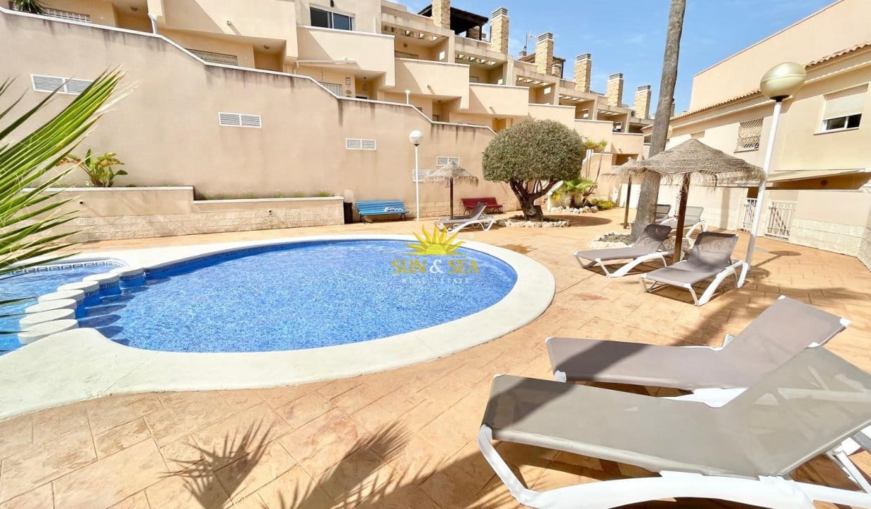 3 soveværelse Lejlighed til leje i Cabo de Palos med swimmingpool garage - € 900 (Ref: 9968855)