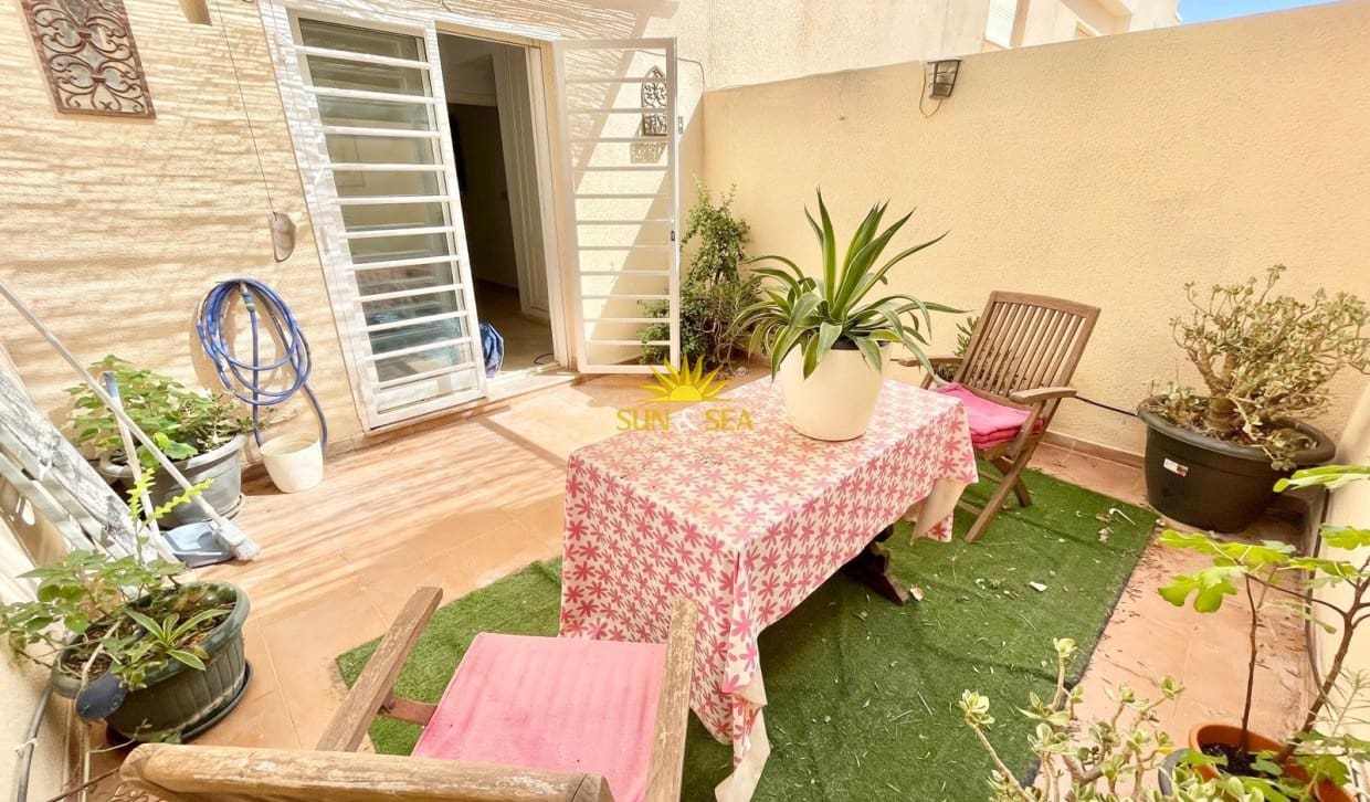 3 soveværelse Lejlighed til leje i Cabo de Palos med swimmingpool garage - € 900 (Ref: 9968855)