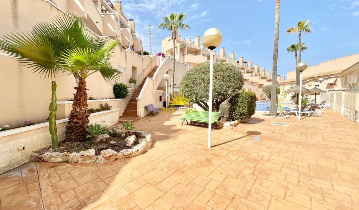 3 soveværelse Lejlighed til leje i Cabo de Palos med swimmingpool garage - € 900 (Ref: 9968855)
