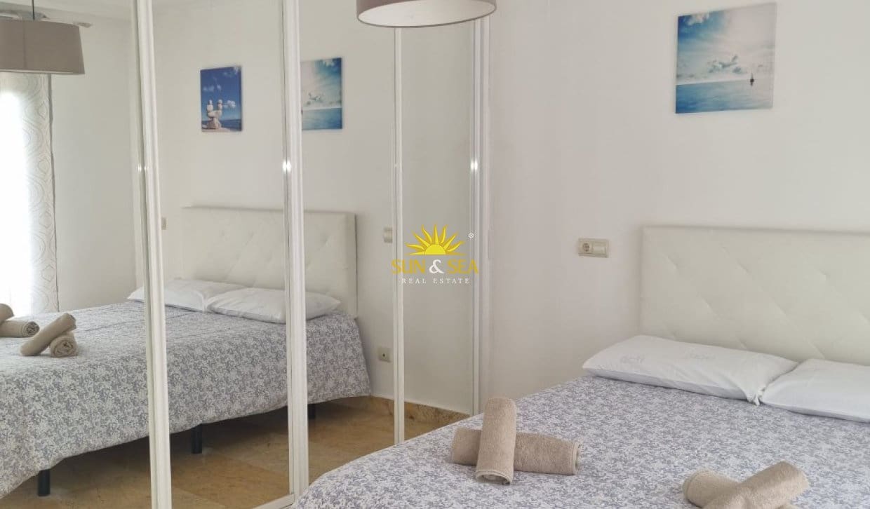 2 bedroom Townhouse for holiday rental in Benidorm with pool - € 1,200 (Ref: 9969077)