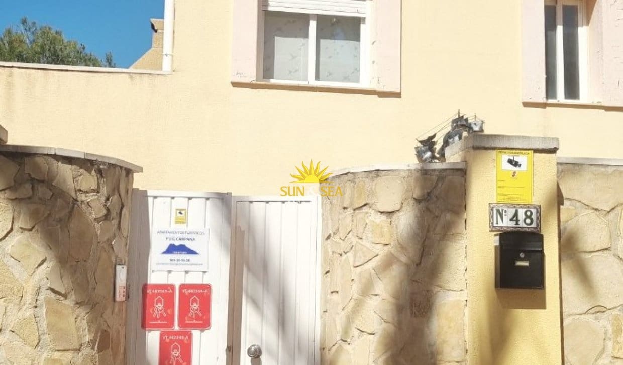 2 bedroom Townhouse for holiday rental in Benidorm with pool - € 1,200 (Ref: 9969077)