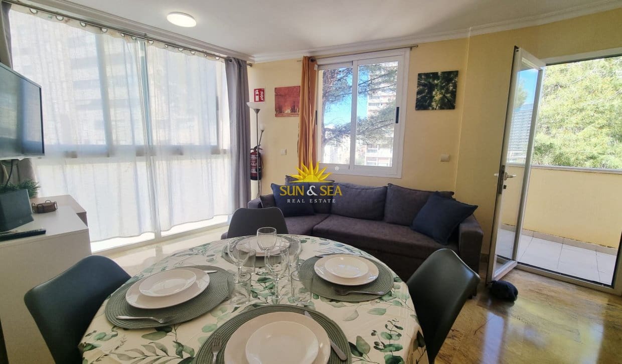 2 bedroom Townhouse for holiday rental in Benidorm with pool - € 1,200 (Ref: 9969077)