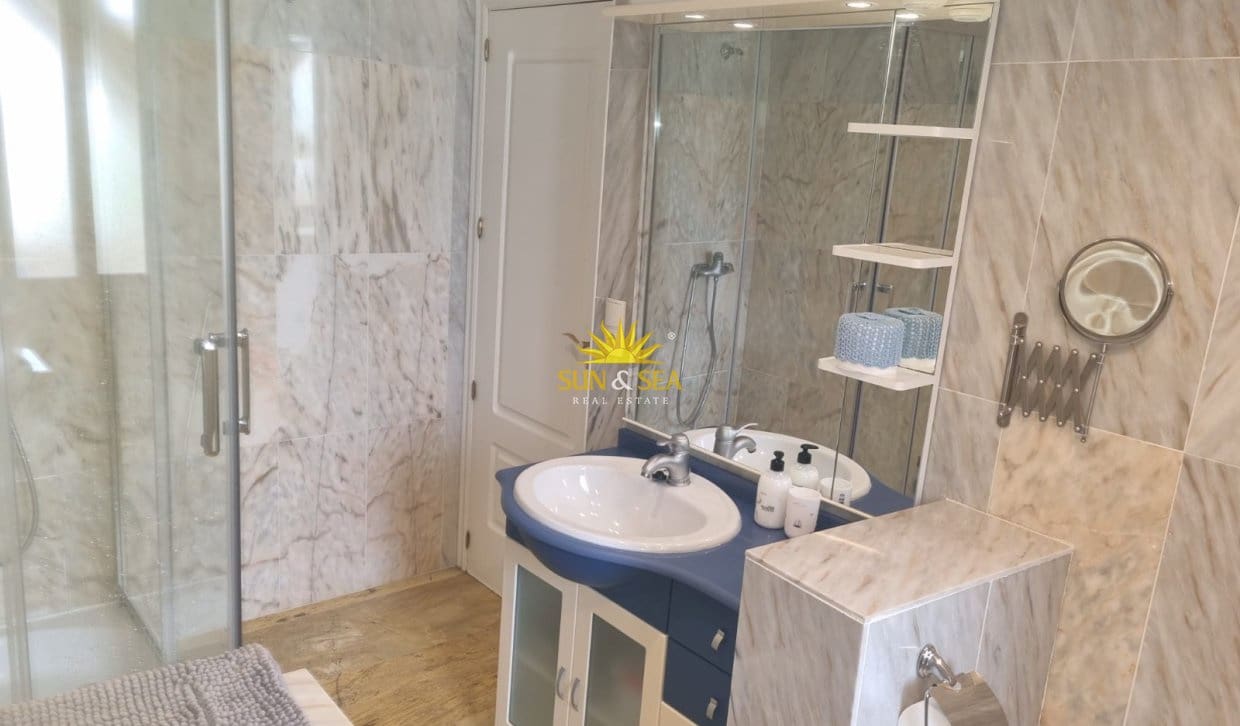 2 bedroom Townhouse for holiday rental in Benidorm with pool - € 1,200 (Ref: 9969077)