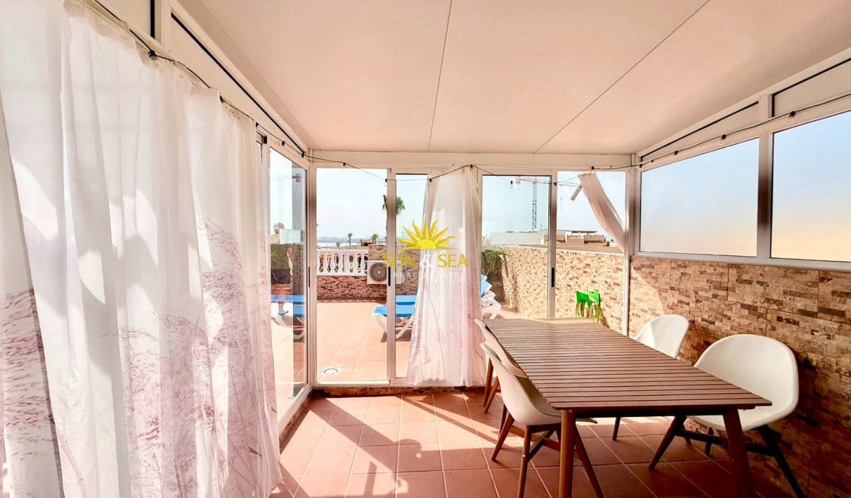 2 soveværelse Penthouse til leje i Torrevieja med swimmingpool garage - € 950 (Ref: 9970872)