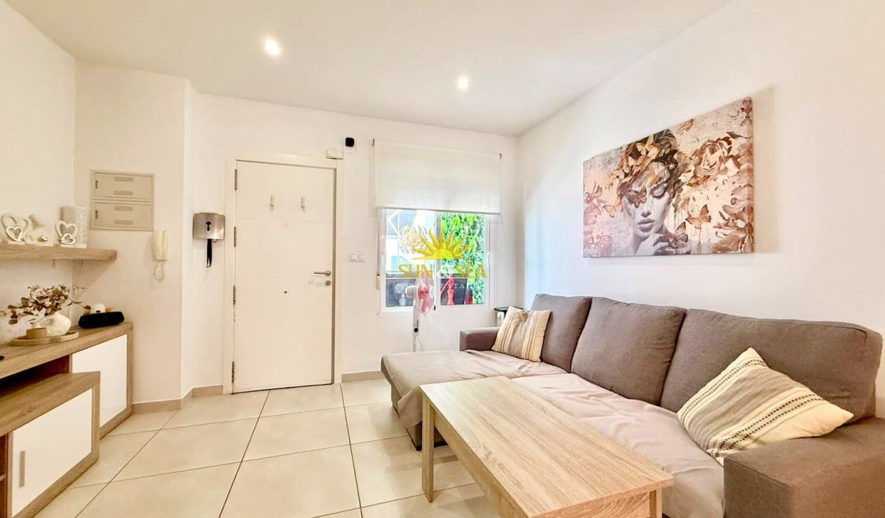 2 bedroom Townhouse for holiday rental in Torrevieja with pool - € 1,200 (Ref: 9971504)