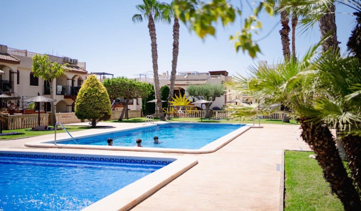 2 bedroom Townhouse for holiday rental in Aguas Nuevas with garage - € 900 (Ref: 9972254)