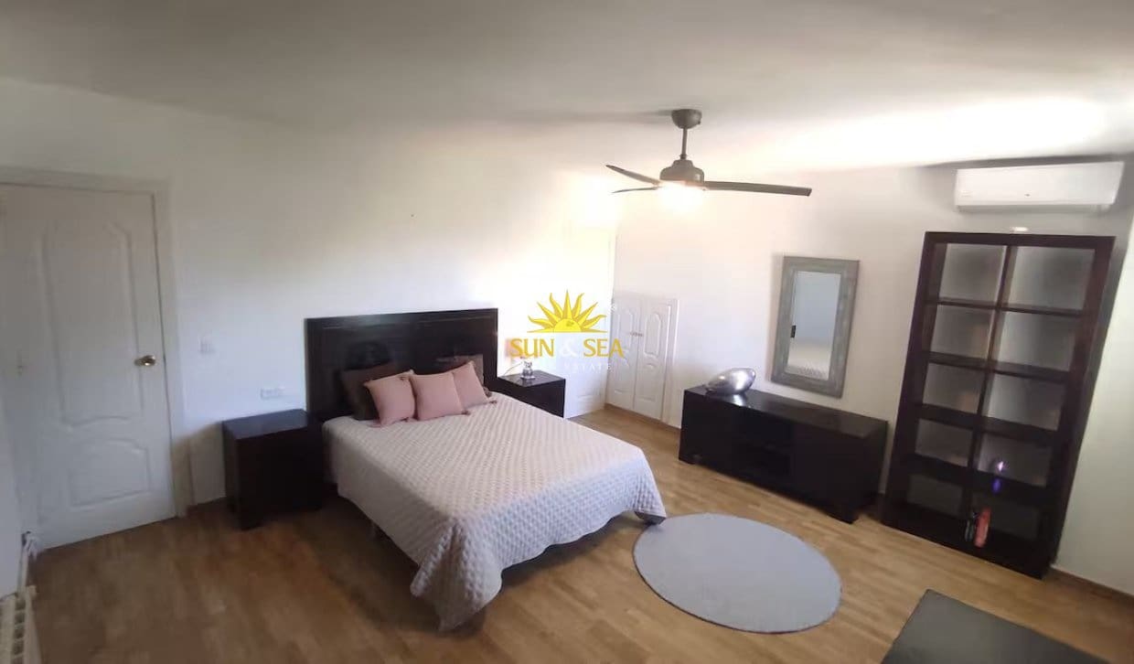 3 bedroom Villa for holiday rental in Torrevieja with pool garage - € 1,800 (Ref: 9973828)