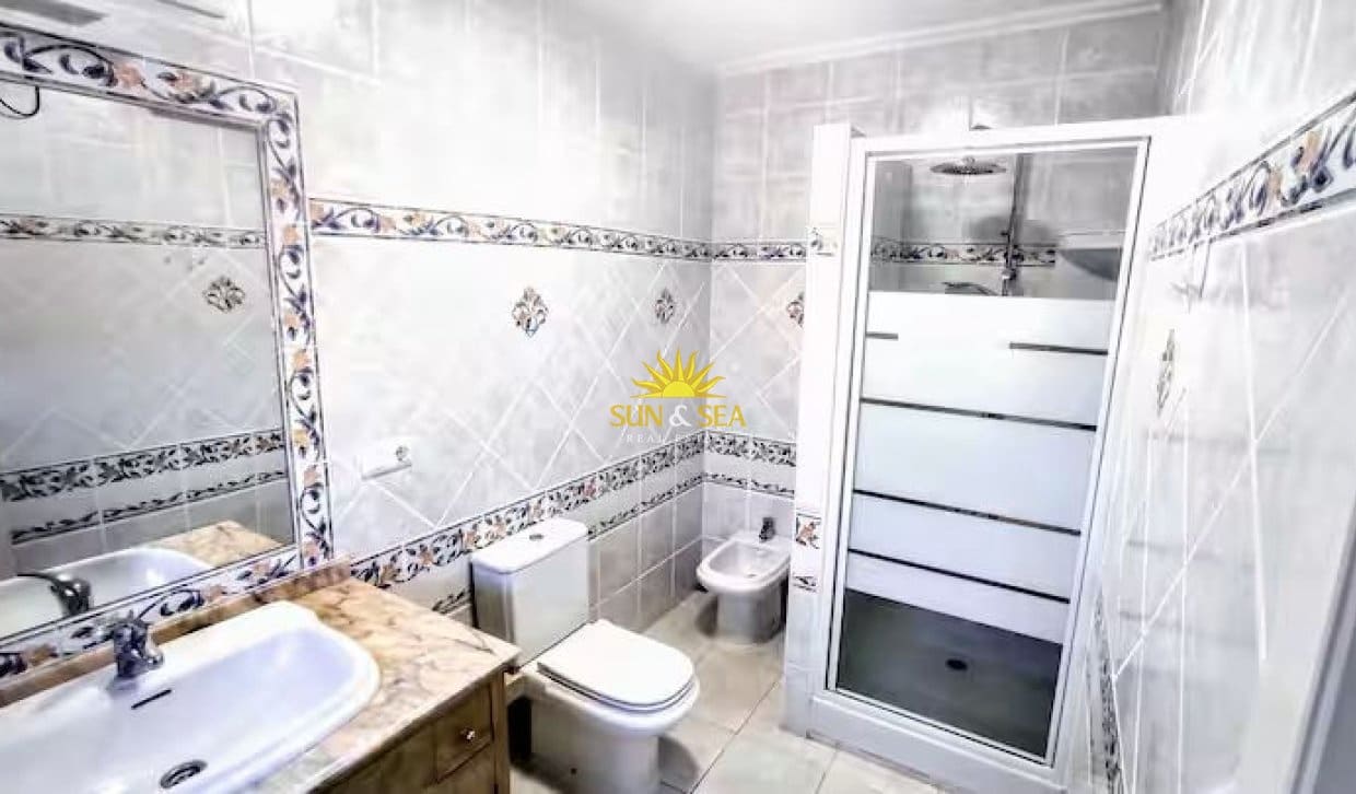 3 bedroom Villa for holiday rental in Torrevieja with pool garage - € 1,800 (Ref: 9973828)