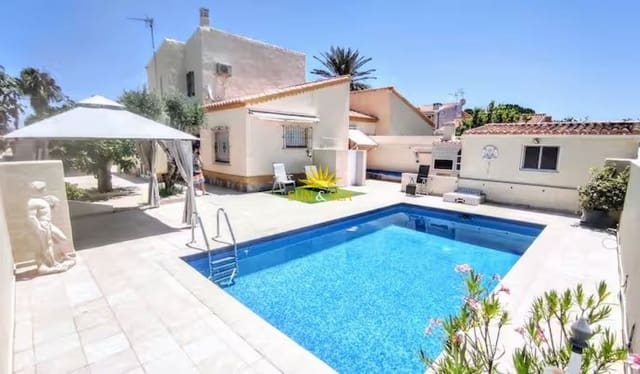   3 soveværelse   ferieVilla i Parque de las Naciones, Torrevieja med   swimmingpool  garage  - € 1.800 (Ref: 9973828)
