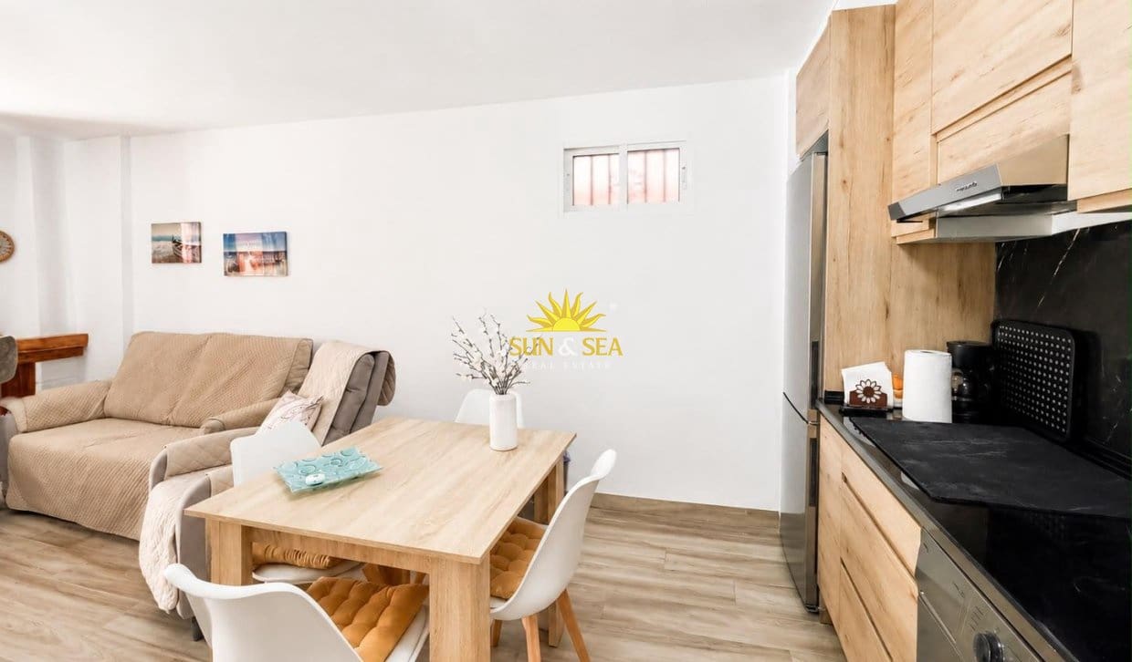 2 sovrum Lägenhet för semesterbostäder i Torrevieja med pool garage - 750 € (Ref: 9973829)