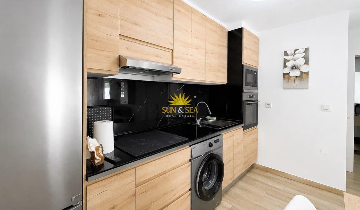 2 sovrum Lägenhet för semesterbostäder i Torrevieja med pool garage - 750 € (Ref: 9973829)