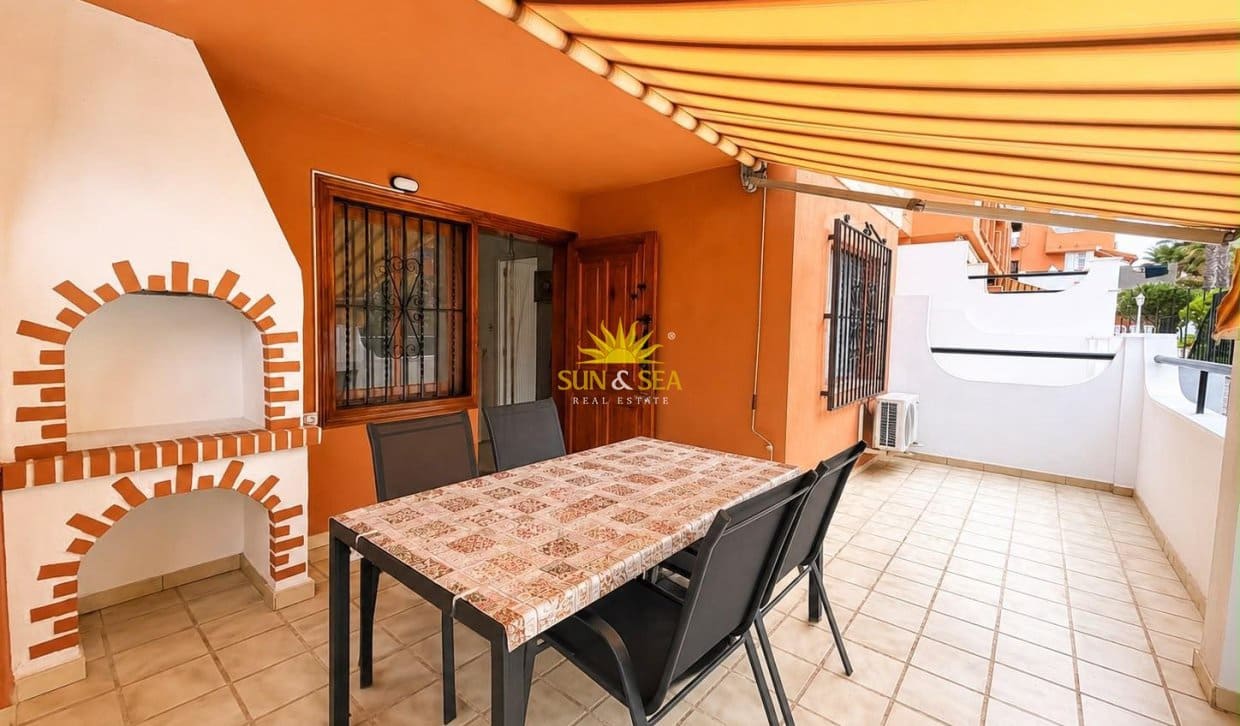 2 sovrum Lägenhet för semesterbostäder i Torrevieja med pool garage - 750 € (Ref: 9973829)