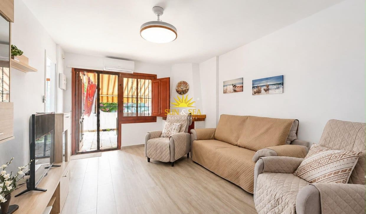 2 sovrum Lägenhet för semesterbostäder i Torrevieja med pool garage - 750 € (Ref: 9973829)