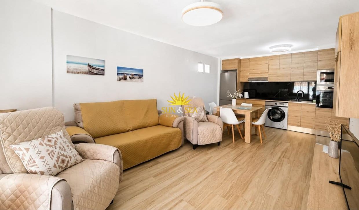2 sovrum Lägenhet för semesterbostäder i Torrevieja med pool garage - 750 € (Ref: 9973829)