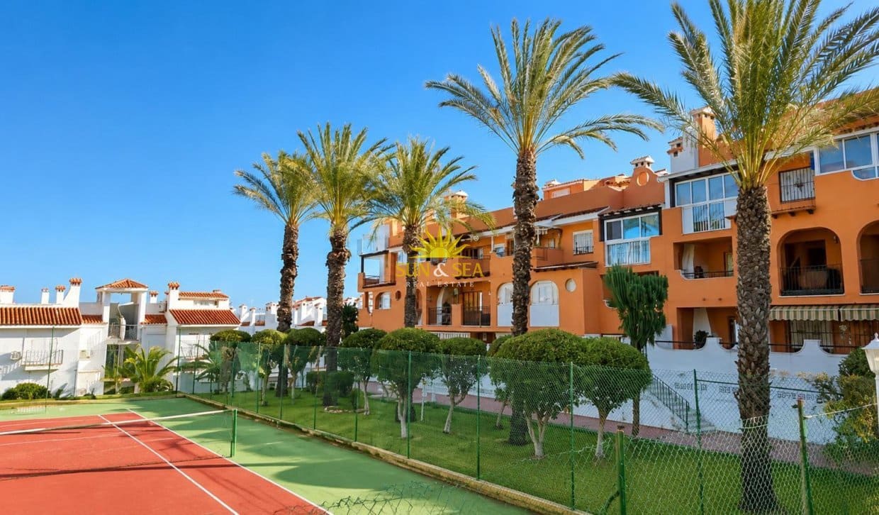 2 sovrum Lägenhet för semesterbostäder i Torrevieja med pool garage - 750 € (Ref: 9973829)