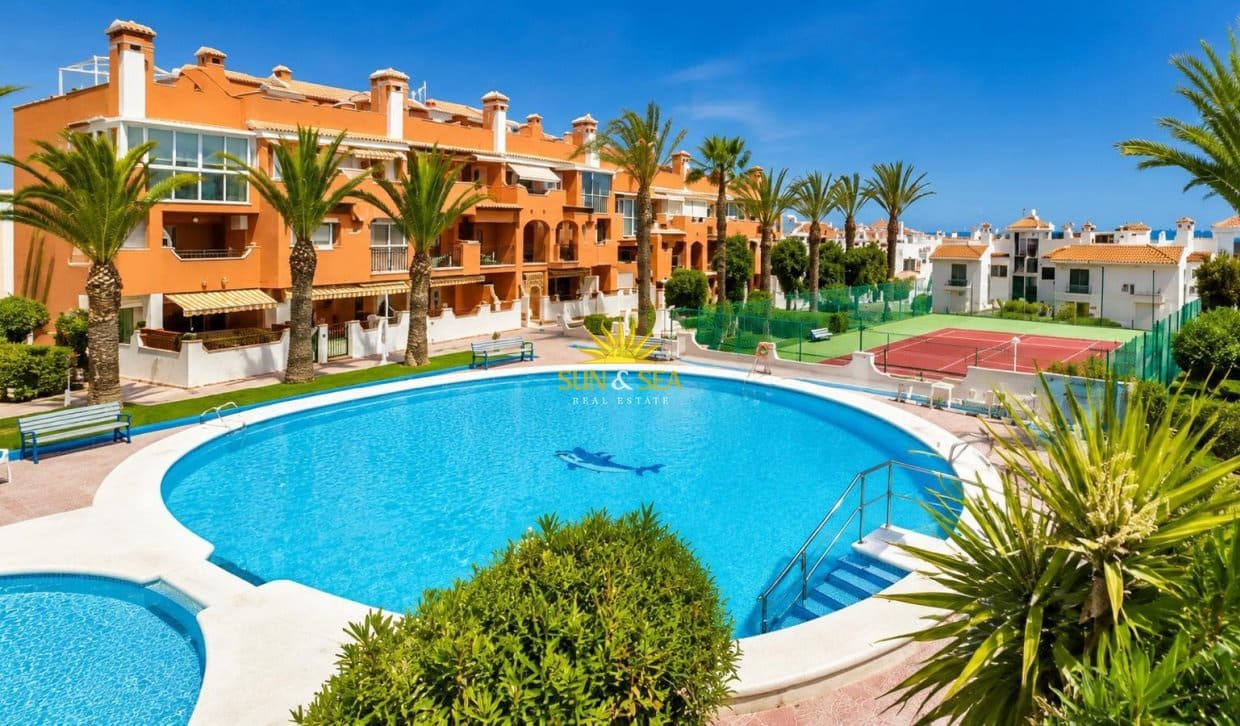 2 sovrum Lägenhet för semesterbostäder i Torrevieja med pool garage - 750 € (Ref: 9973829)