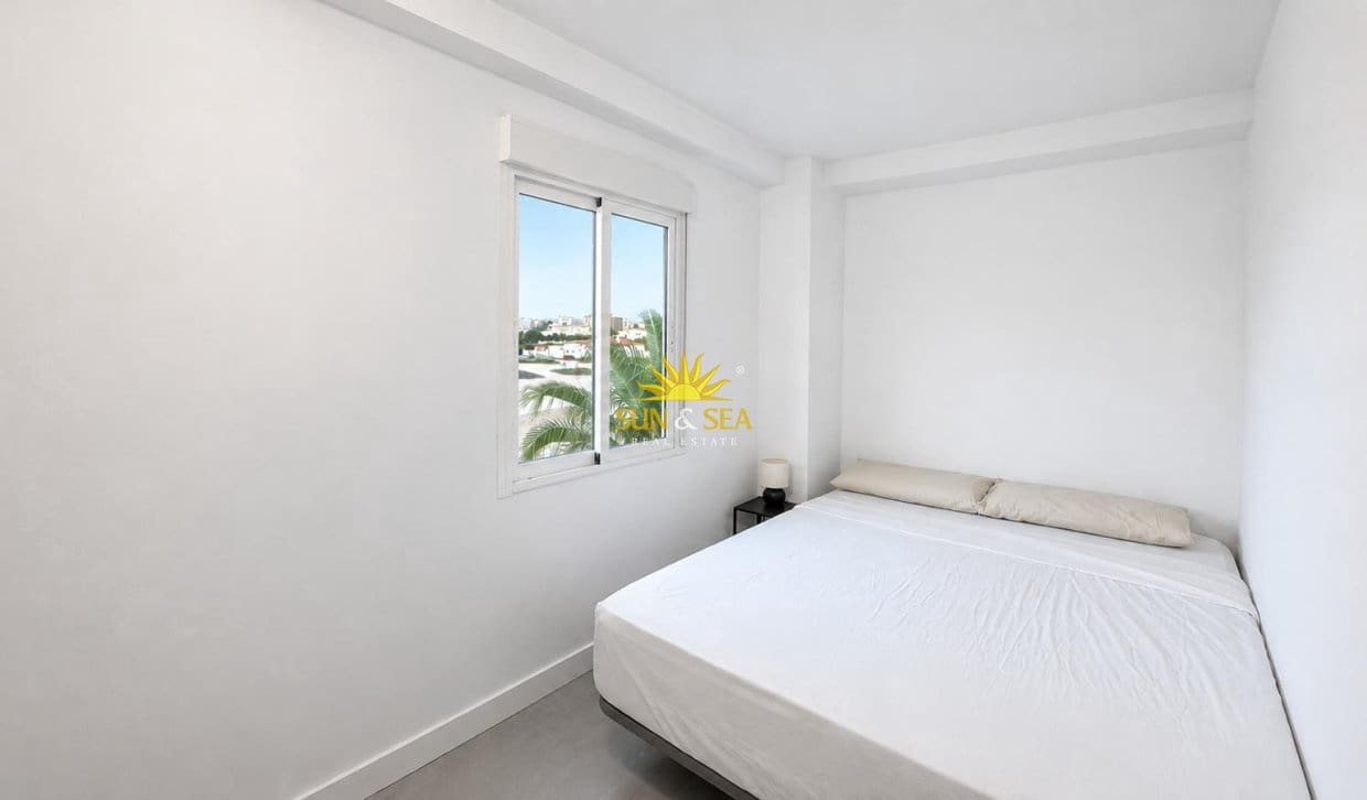 Appartement de 3 chambres à louer à Torrevieja - 1 850 € (Ref: 9973998)
