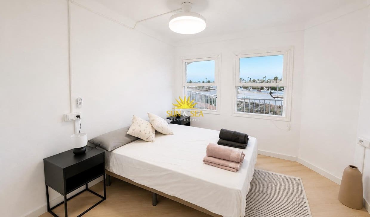 Appartement de 3 chambres à louer à Torrevieja - 1 850 € (Ref: 9973998)