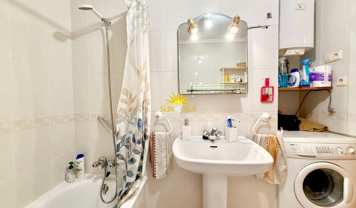 1 soveværelse Lejlighed til leje i Torrevieja - € 800 (Ref: 9976419)