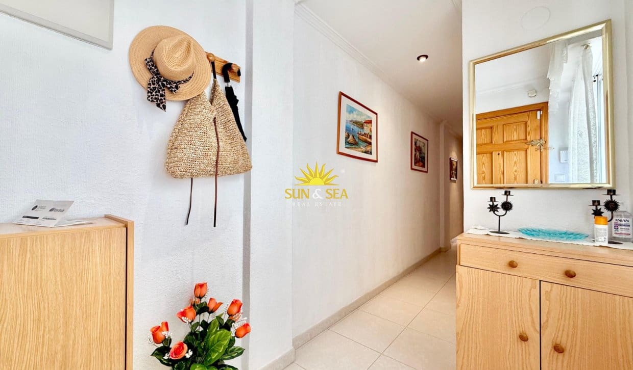1 soveværelse Lejlighed til leje i Torrevieja - € 800 (Ref: 9976419)