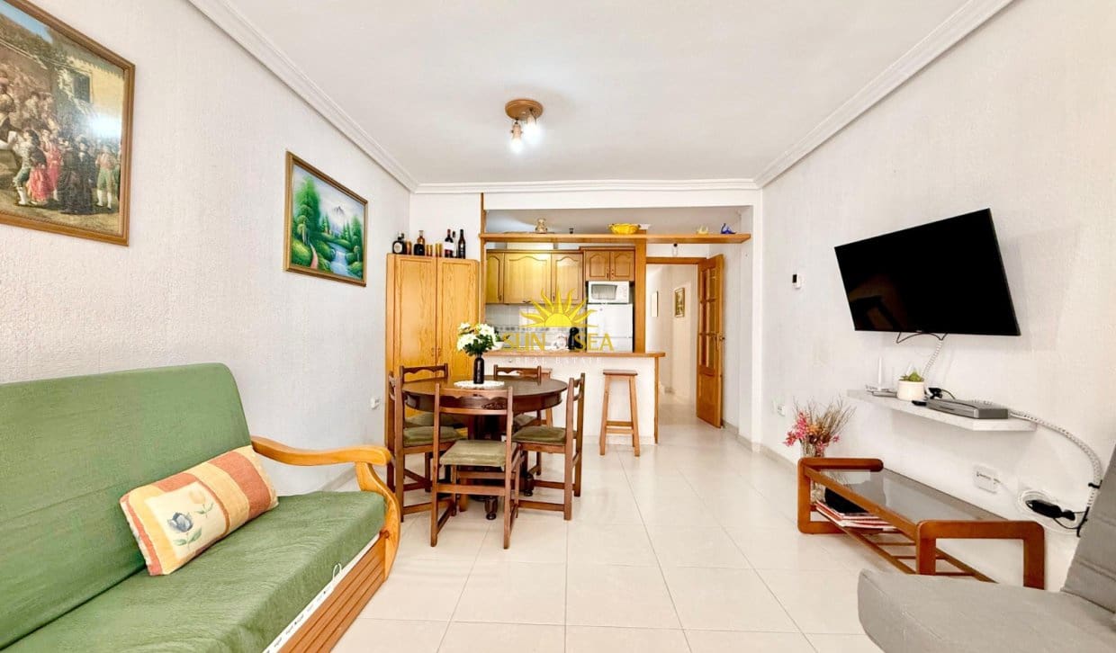 1 soveværelse Lejlighed til leje i Torrevieja - € 800 (Ref: 9976419)