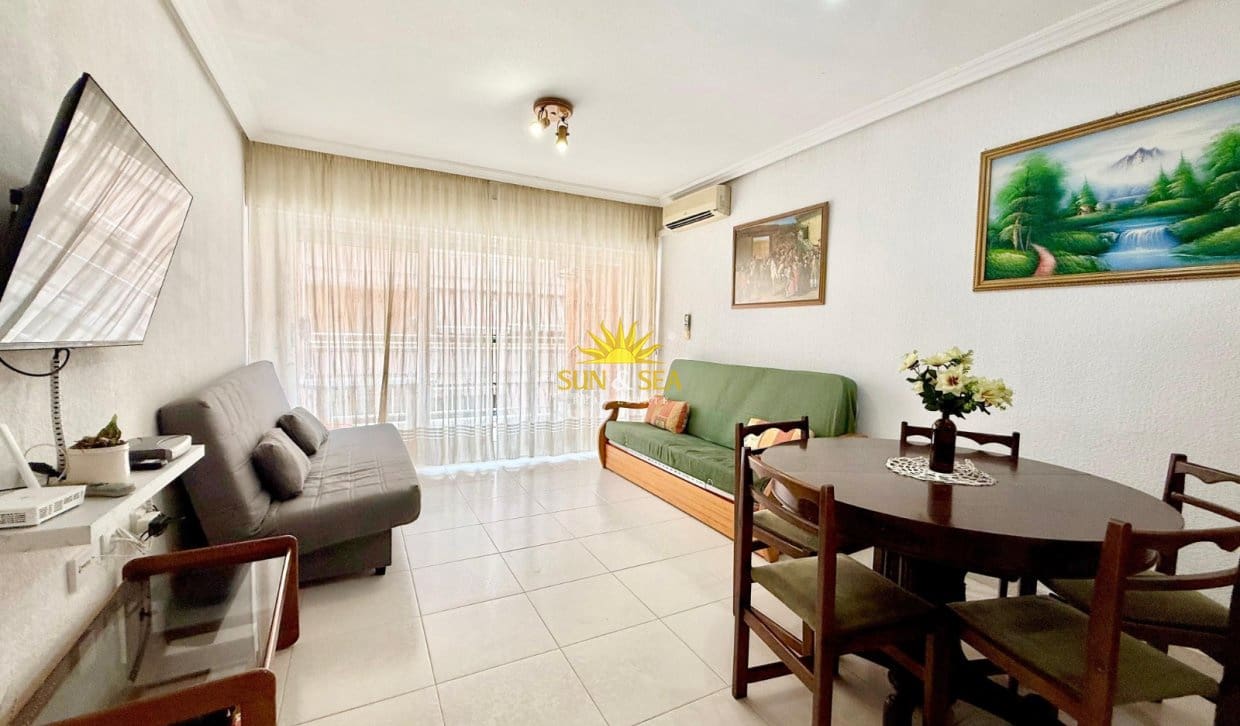 1 soveværelse Lejlighed til leje i Torrevieja - € 800 (Ref: 9976419)