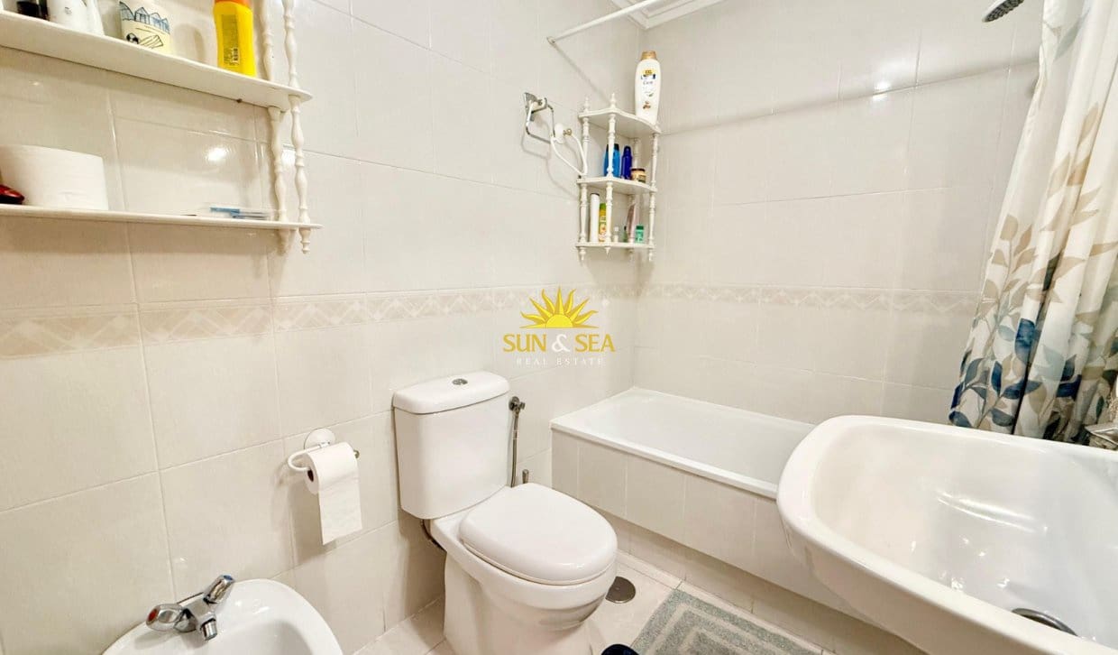 1 soveværelse Lejlighed til leje i Torrevieja - € 800 (Ref: 9976419)