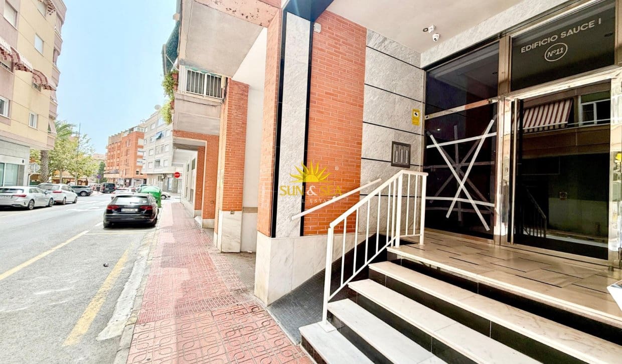 1 soveværelse Lejlighed til leje i Torrevieja - € 800 (Ref: 9976419)