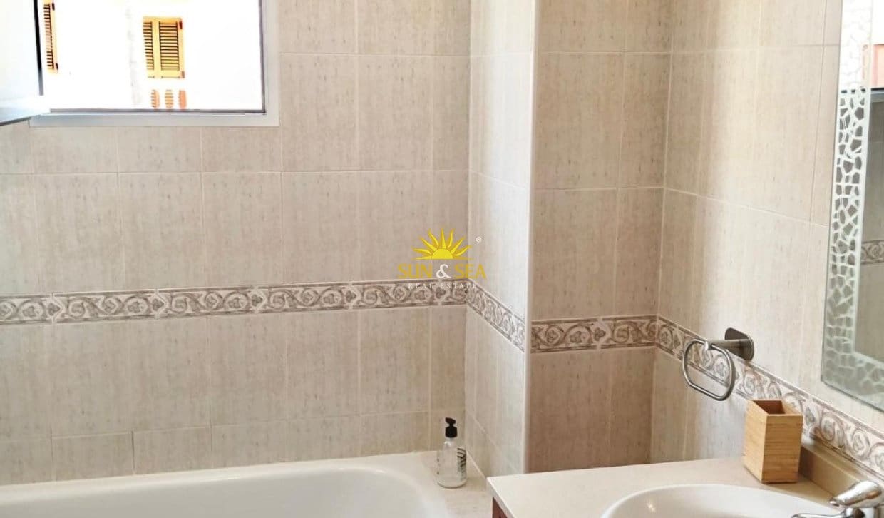 3 soveværelse Lejlighed til leje i Guardamar del Segura med swimmingpool - € 750 (Ref: 9976420)