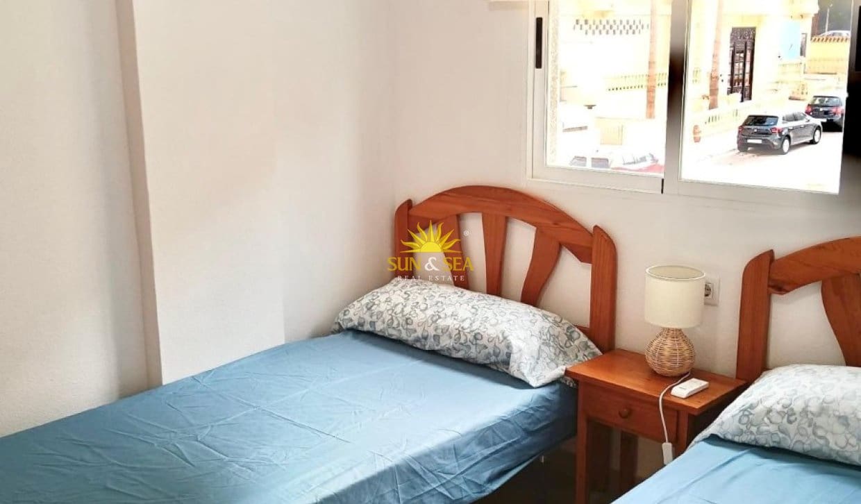 3 soveværelse Lejlighed til leje i Guardamar del Segura med swimmingpool - € 750 (Ref: 9976420)