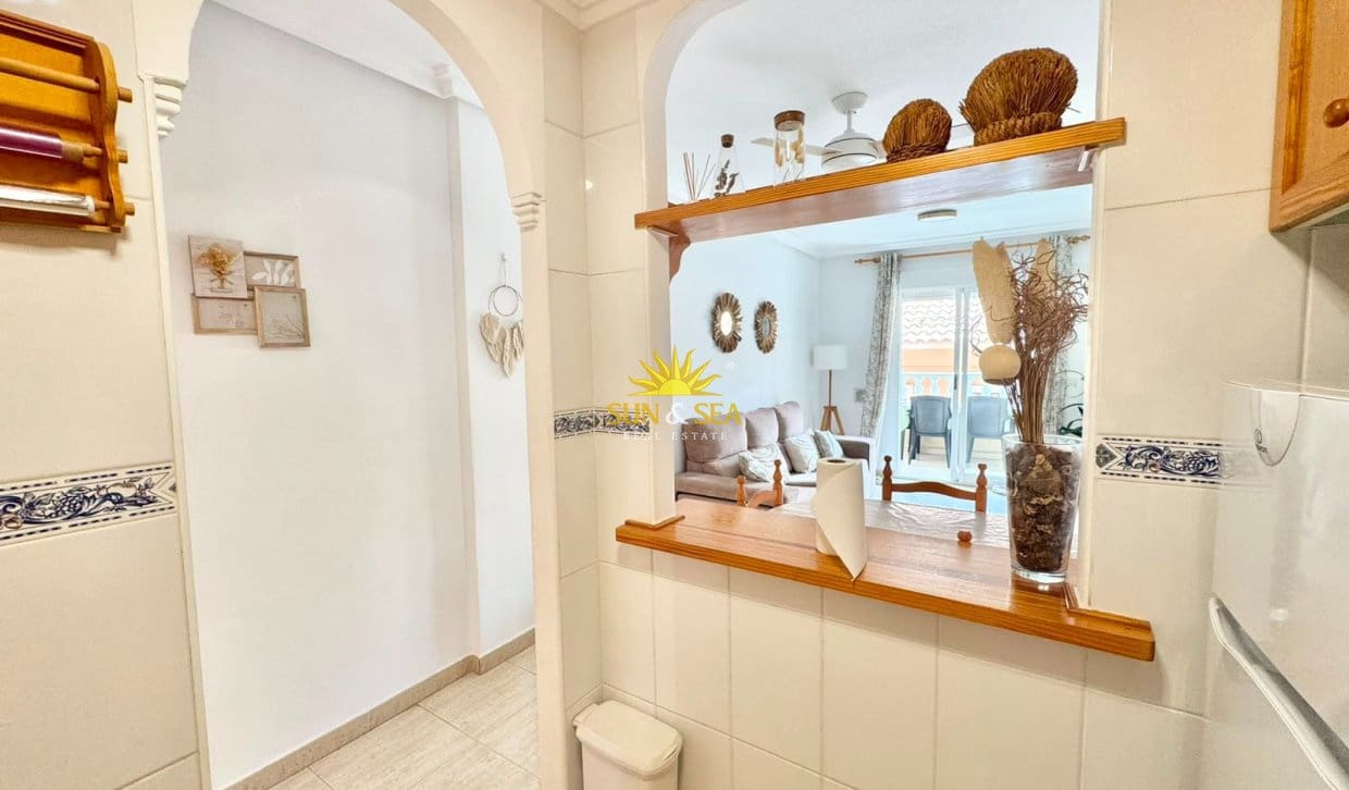 Appartement de 3 chambres à louer à Guardamar del Segura avec piscine - 800 € (Ref: 9976420)