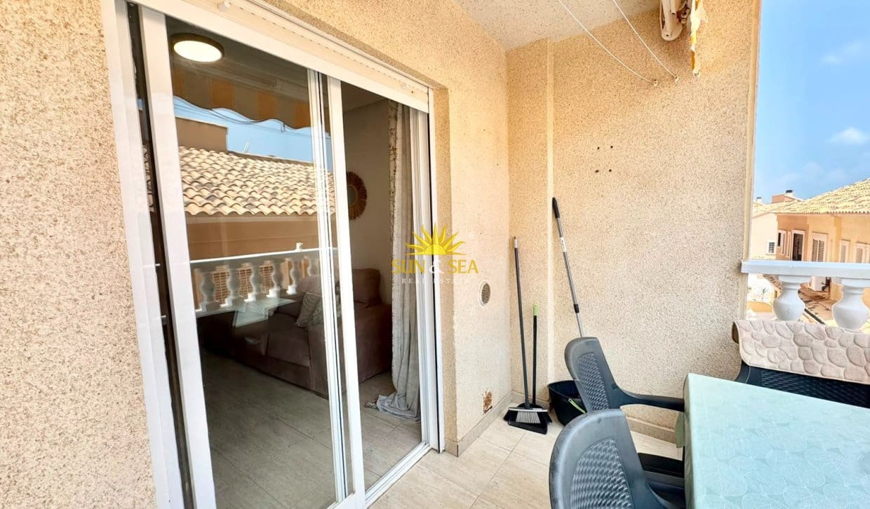 Appartement de 3 chambres à louer à Guardamar del Segura avec piscine - 800 € (Ref: 9976420)