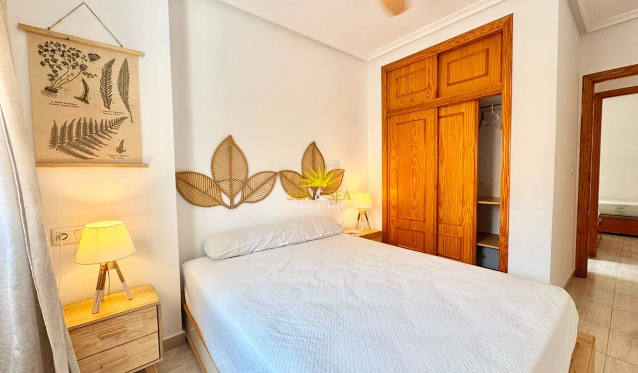 Appartement de 3 chambres à louer à Guardamar del Segura avec piscine - 800 € (Ref: 9976420)