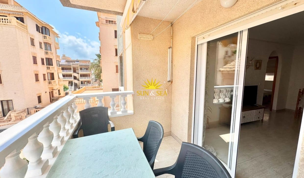Appartement de 3 chambres à louer à Guardamar del Segura avec piscine - 800 € (Ref: 9976420)